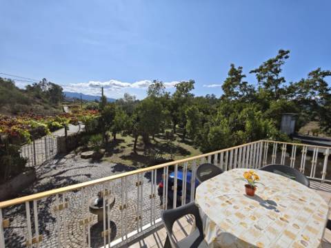 Quinta com rio no interior e exterior