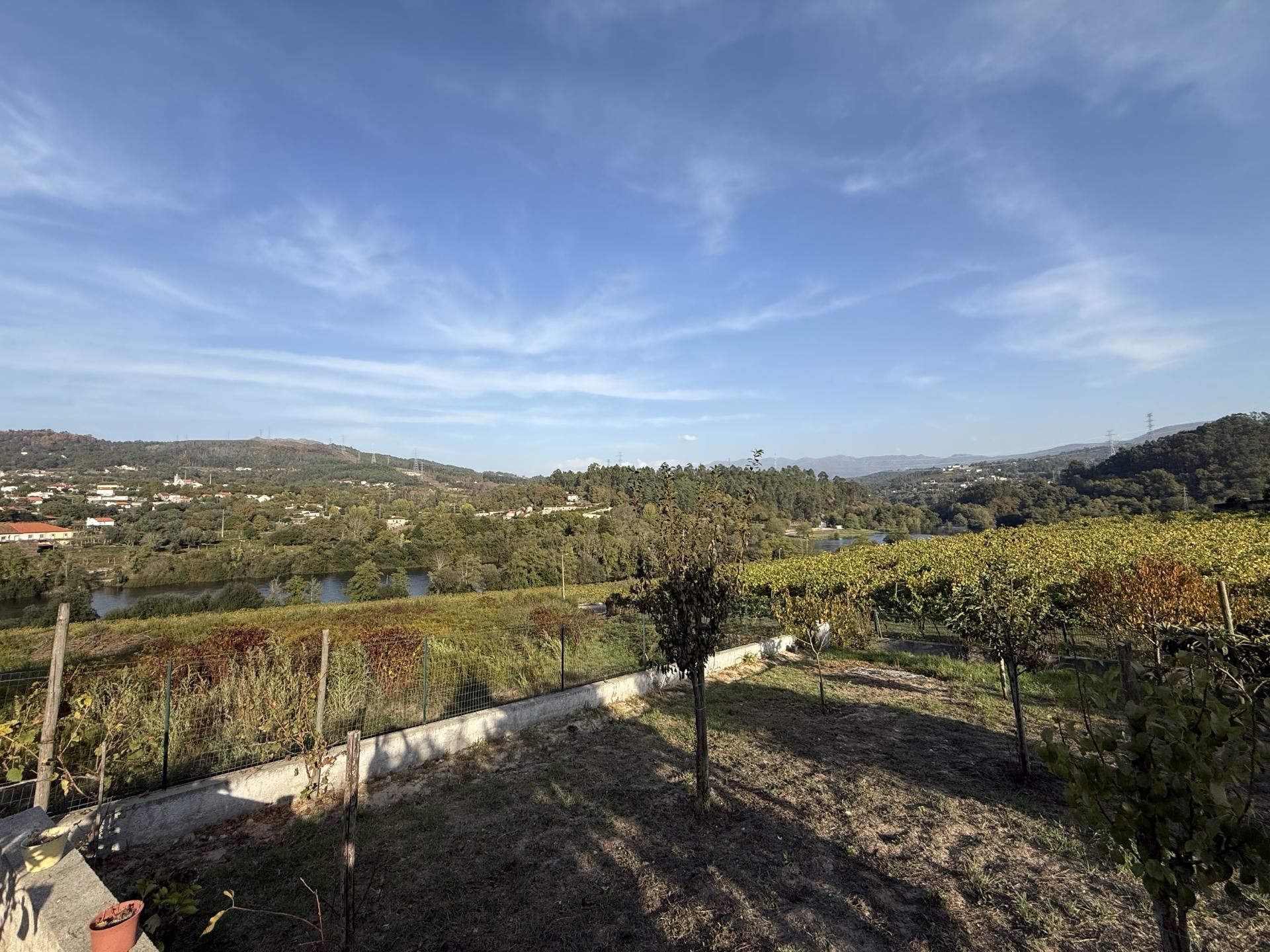 Moradia V3 c/ Vistas Rio em Vila Nova de Muía, Ponte da Barca