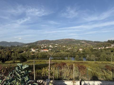 Moradia V3 c/ Vistas Rio em Vila Nova de Muía, Ponte da Barca