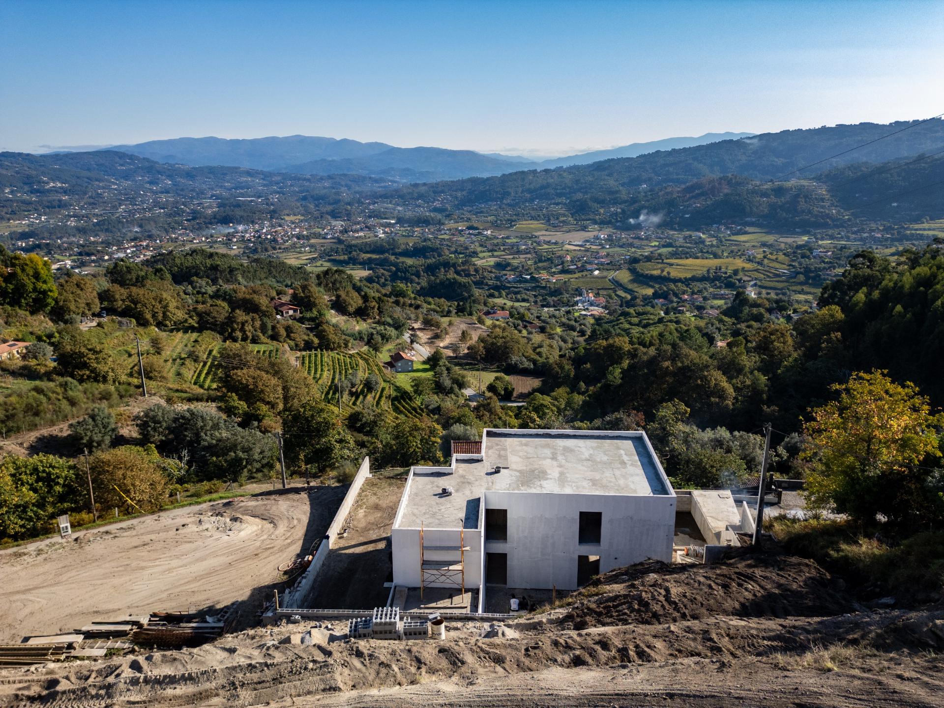 Moradia T4 em construção com vistas incrivéis
