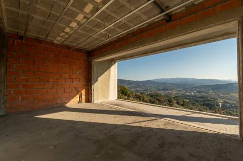 Moradia T4 em construção com vistas incrivéis