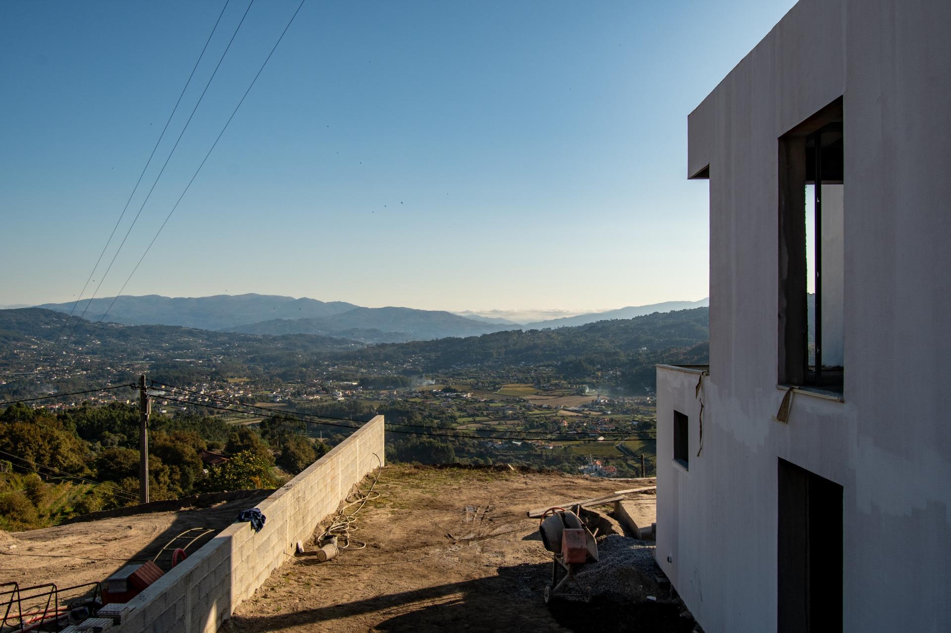 Moradia T4 em construção com vistas incrivéis