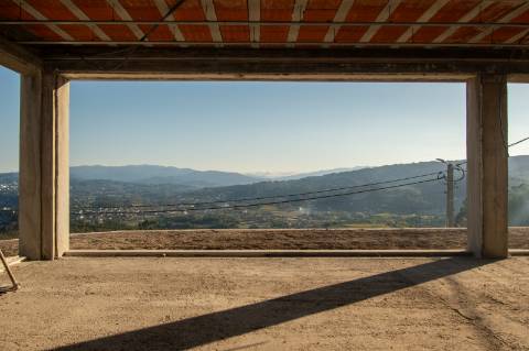 Moradia T4 em construção com vistas incrivéis