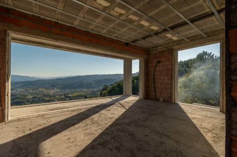 Moradia T4 em construção com vistas incrivéis