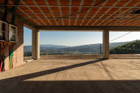 Moradia T4 em construção com vistas incrivéis