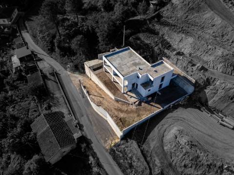 Moradia T4 em construção com vistas incrivéis