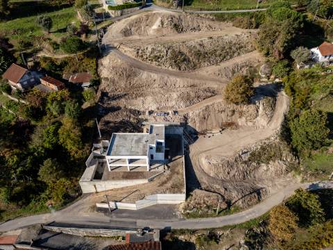 Moradia T4 em construção com vistas incrivéis