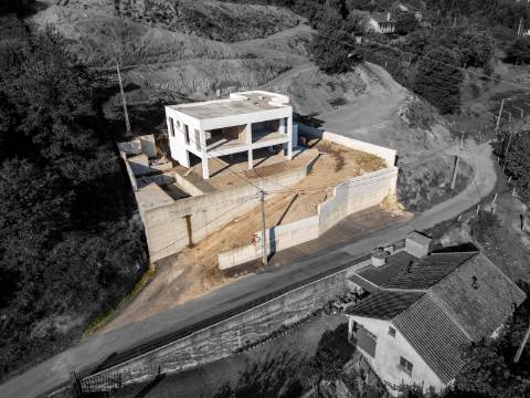 Moradia T4 em construção com vistas incrivéis