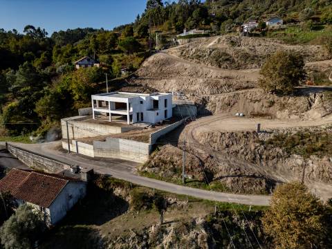 Moradia T4 em construção com vistas incrivéis