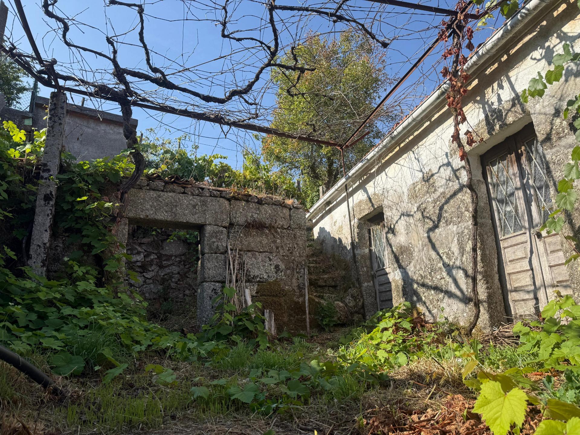 Moradia para Restauro com Anexo - Senharei, Arcos de Valdevez