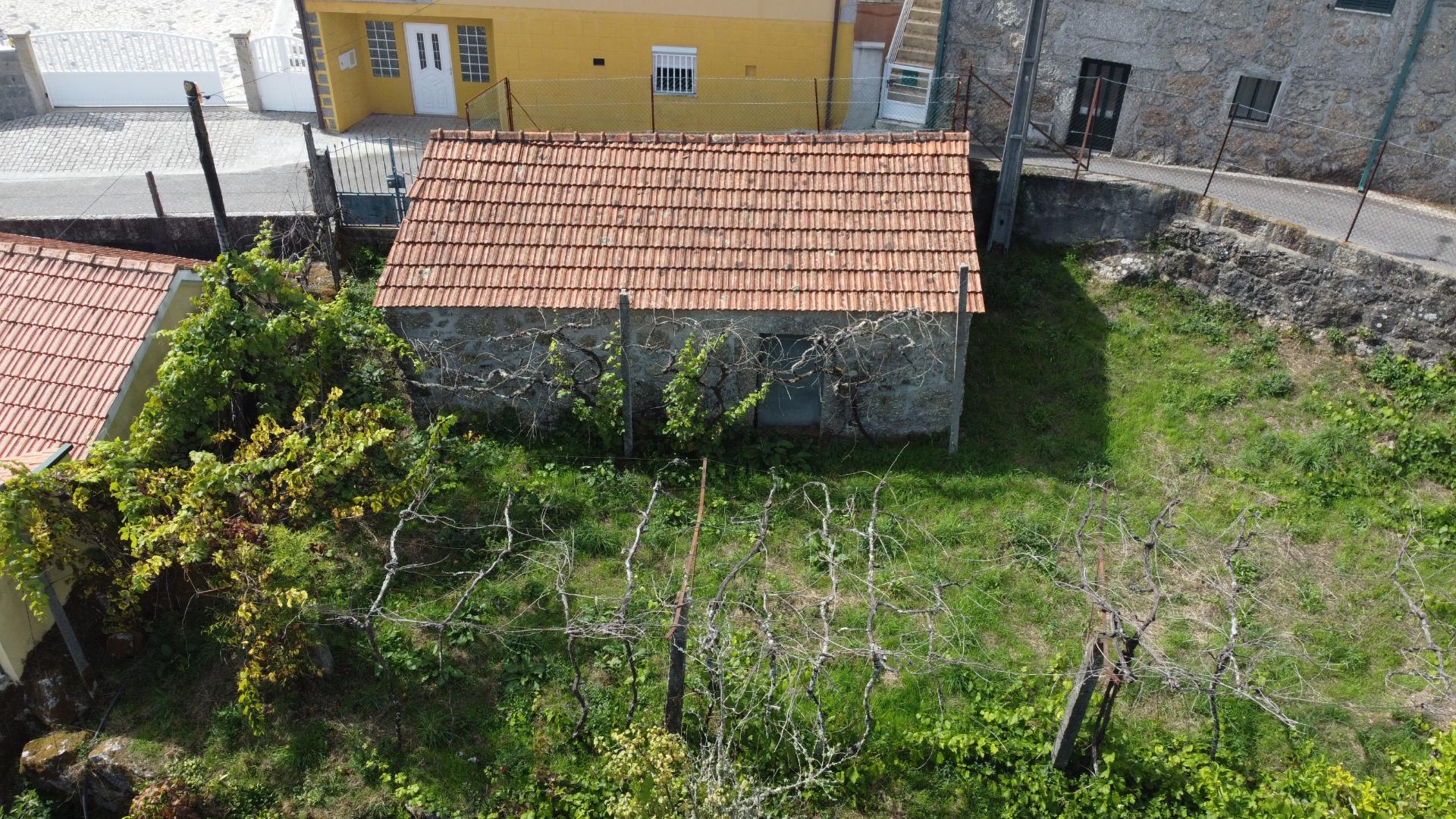 Moradia para Restauro com Anexo - Senharei, Arcos de Valdevez