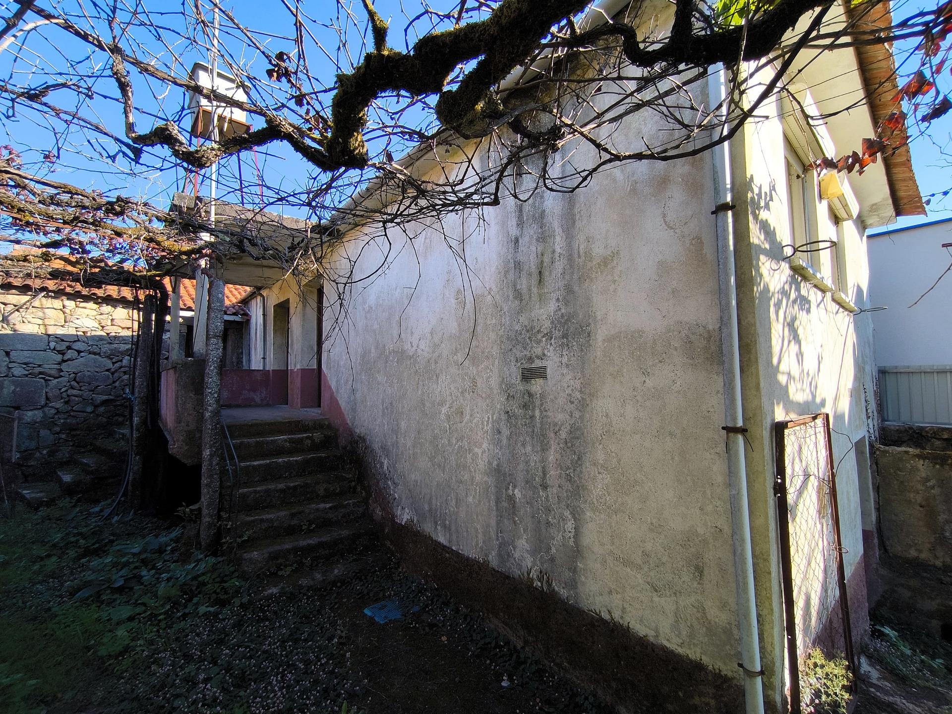 Moradia para recuperar em Vilela