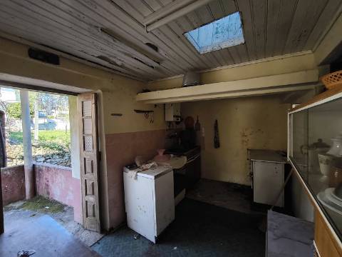 Moradia para recuperar em Vilela