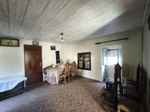 Moradia para recuperar em Vilela