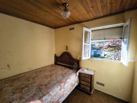 Moradia para recuperar em Vilela