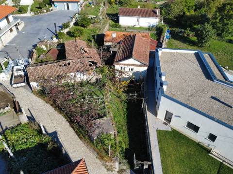 Moradia para recuperar em Vilela