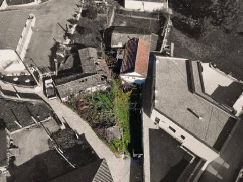 Moradia para recuperar em Vilela