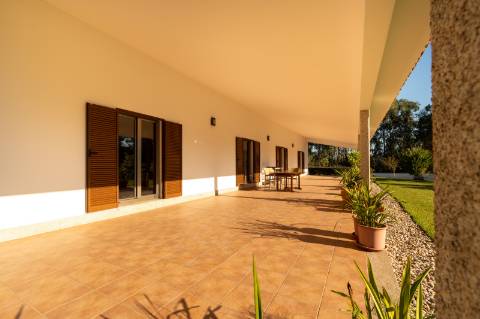 Moradia T6 + moradia T0 de pedra zona Premium