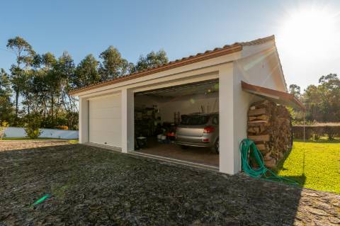 Moradia T6 + moradia T0 de pedra zona Premium