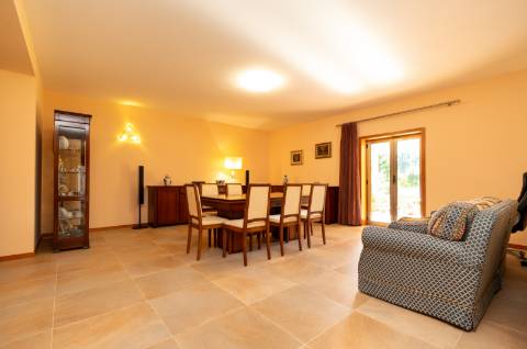 Moradia T6 + moradia T0 de pedra zona Premium