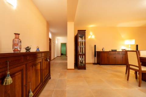 Moradia T6 + moradia T0 de pedra zona Premium