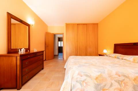 Moradia T6 + moradia T0 de pedra zona Premium