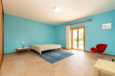 Moradia T6 + moradia T0 de pedra zona Premium