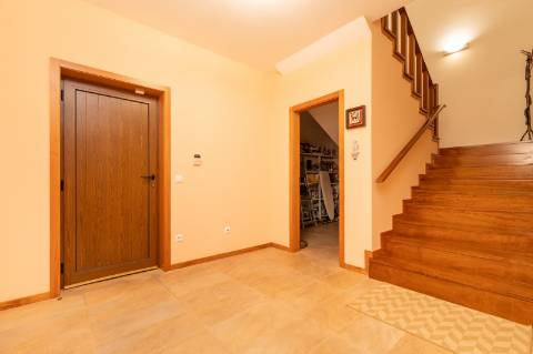 Moradia T6 + moradia T0 de pedra zona Premium