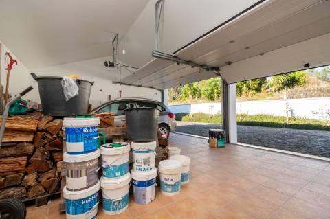 Moradia T6 + moradia T0 de pedra zona Premium