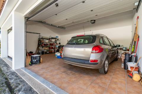 Moradia T6 + moradia T0 de pedra zona Premium