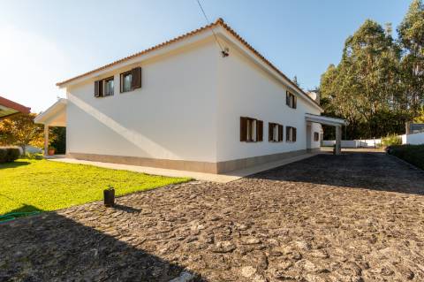 Moradia T6 + moradia T0 de pedra zona Premium