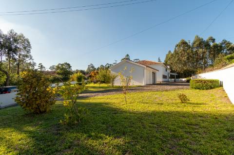 Moradia T6 + moradia T0 de pedra zona Premium