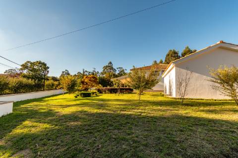 Moradia T6 + moradia T0 de pedra zona Premium