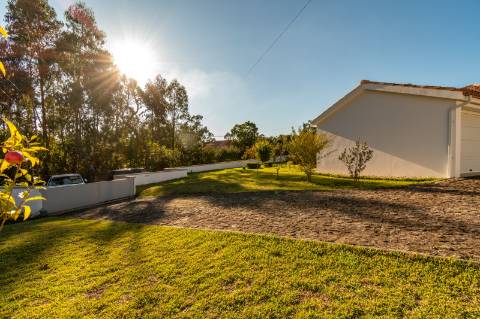 Moradia T6 + moradia T0 de pedra zona Premium