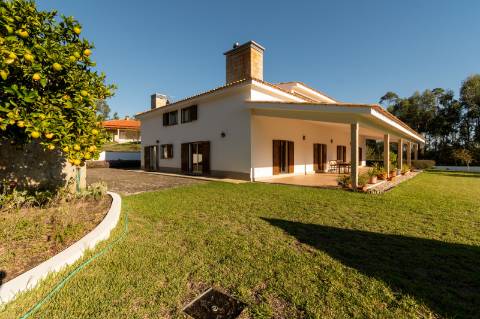 Moradia T6 + moradia T0 de pedra zona Premium