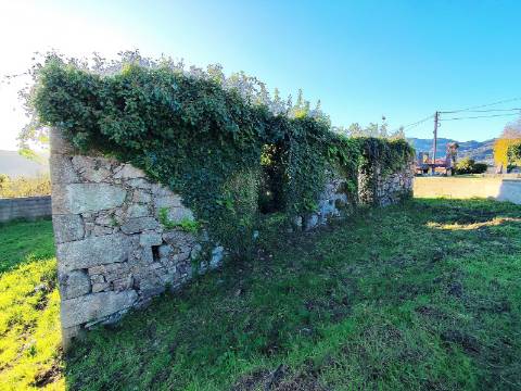 Moradia em pedra para restauro em Vilela, Arcos de Valdevez