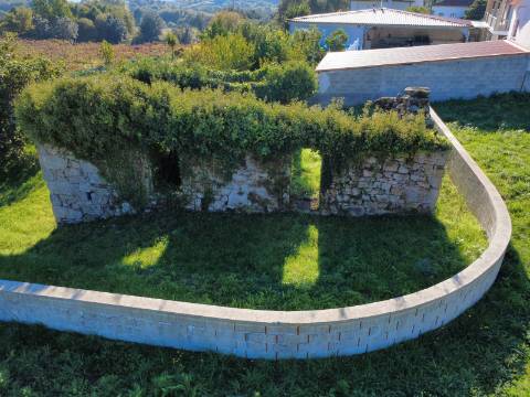 Moradia em pedra para restauro em Vilela, Arcos de Valdevez