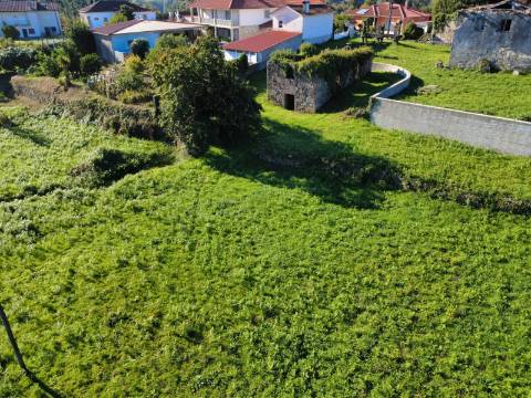 Moradia em pedra para restauro em Vilela, Arcos de Valdevez
