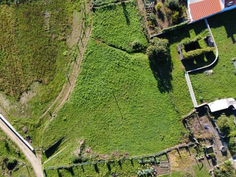 Moradia em pedra para restauro em Vilela, Arcos de Valdevez