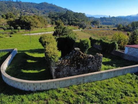 Moradia em pedra para restauro em Vilela, Arcos de Valdevez