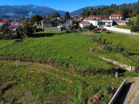 Moradia em pedra para restauro em Vilela, Arcos de Valdevez