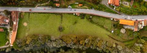 Quinta com Moradia T6 em Pedra e 2hA de Terreno no centro de Arcos de Valdevez