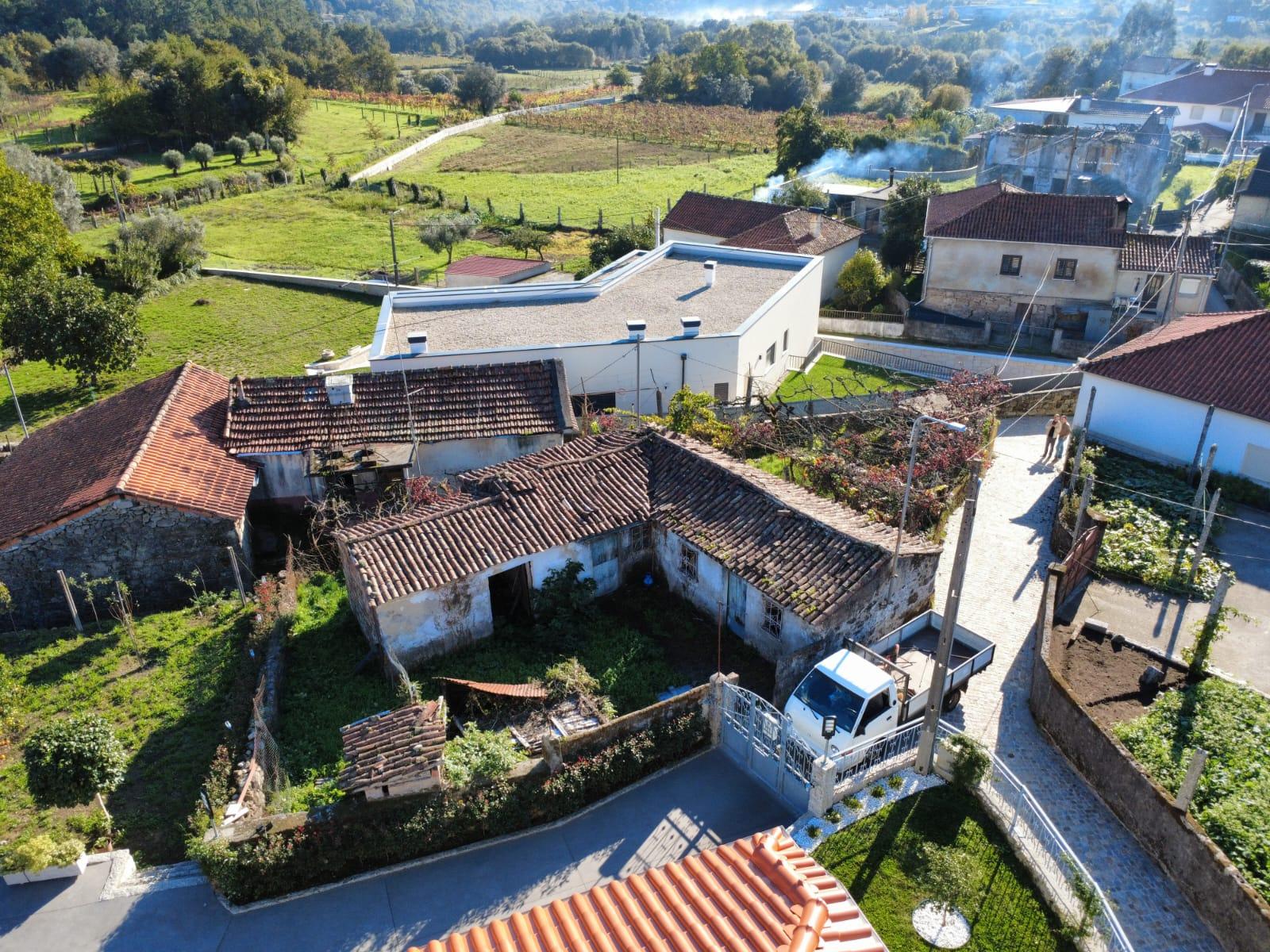 Moradia Para Restauro em Vilela