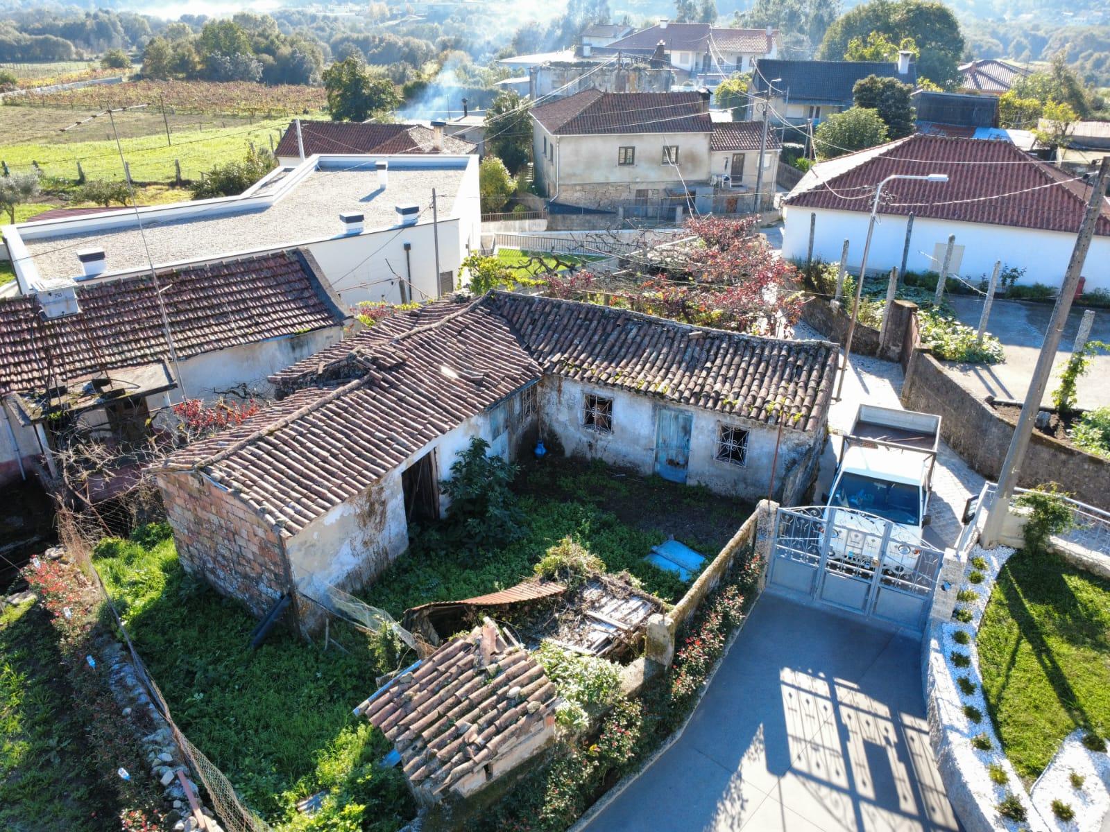 Moradia Para Restauro em Vilela