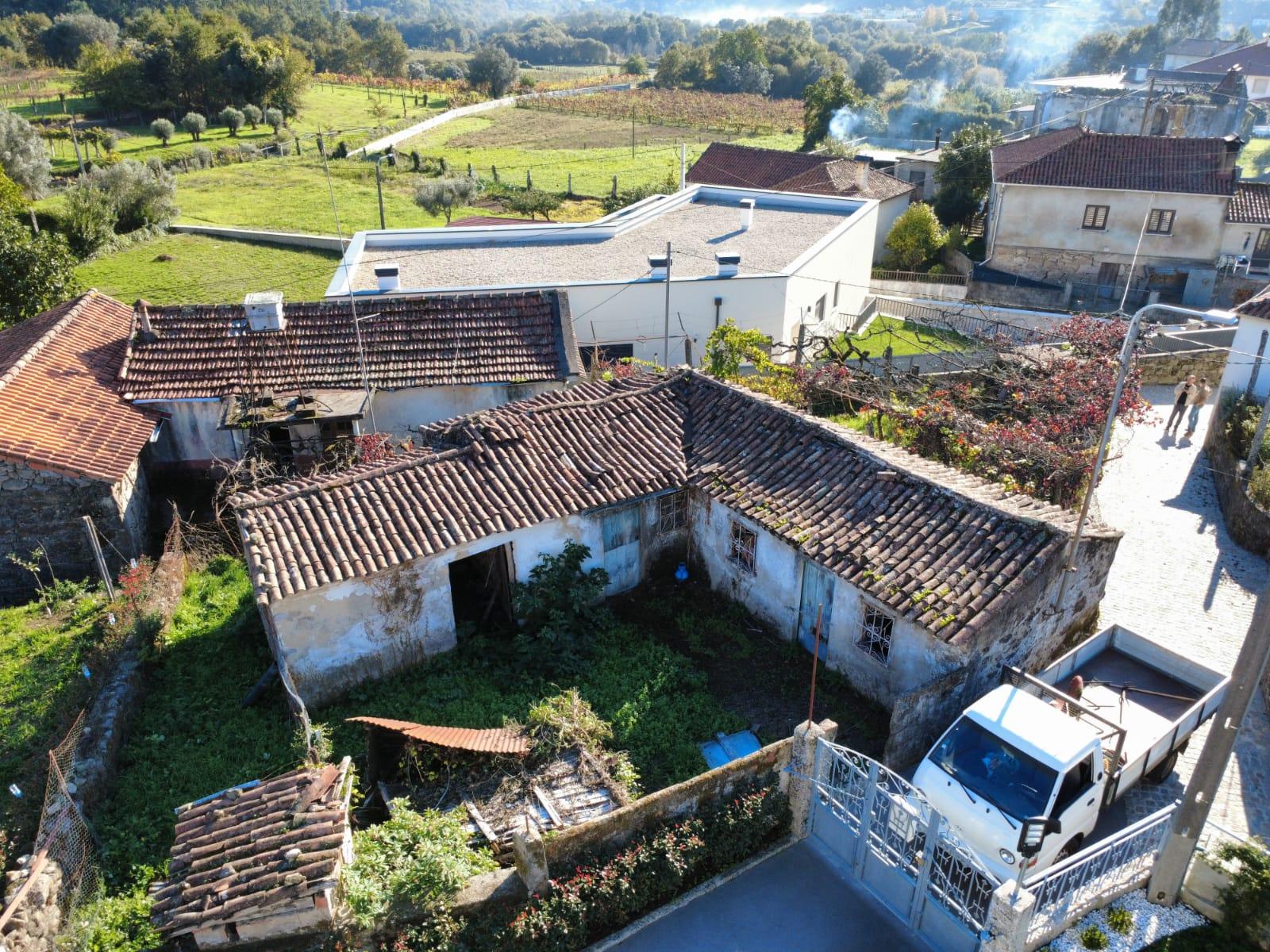 Moradia Para Restauro em Vilela