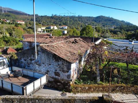 Moradia Para Restauro em Vilela