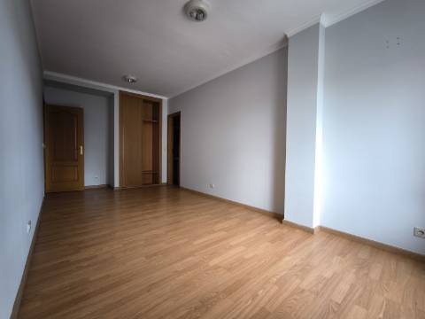 Apartamento T2 Moderno no Coração de Valença