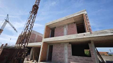 Moradias T3 a 5 minutos da vila