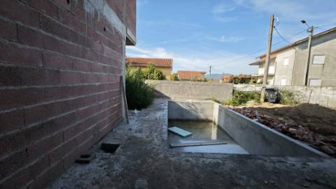 Moradias T3 a 5 minutos da vila