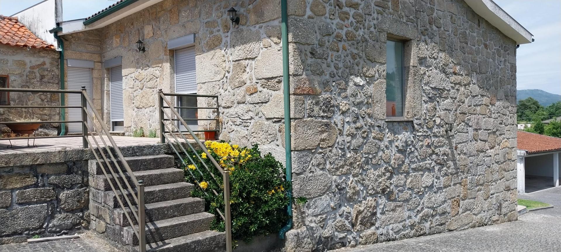 Moradia V3 + 1 em Oleiros, Ponte da Barca